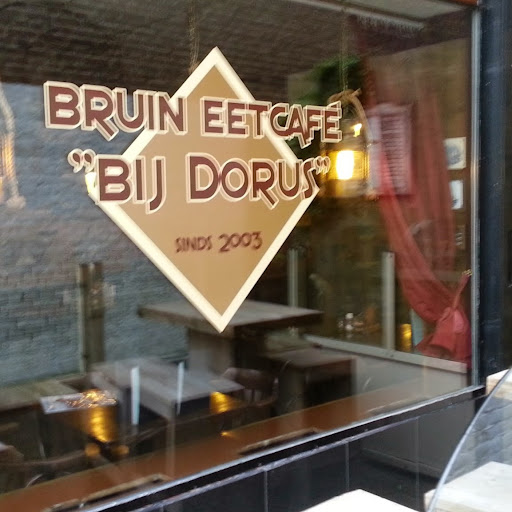Bruin eetcafé bij Dorus logo