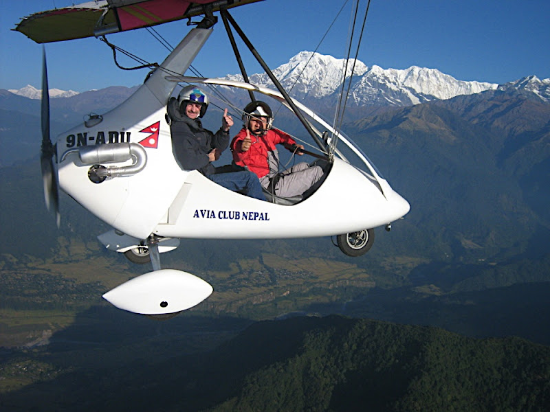 Небо, самолёт, стюардесса. Фото из путешествий.