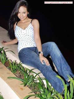 صور الفاتنه الهنديه سانا خان 2012 احدث صور Sana Khan 2012 فقط على زي افلام وحصريا Sana_Khan_Hot_05