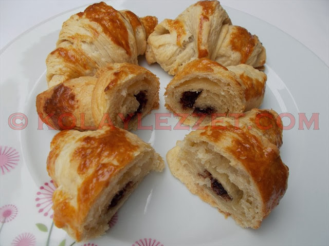 EVDE-TEREYAĞLI-ÇİKOLATALI-KRUVASAN-YAPIMI-(Croissant,-Fransa) EVDE-TEREYAĞLI-ÇİKOLATALI-KRUVASAN-YAPIMI-(Croissant,-Fransa)