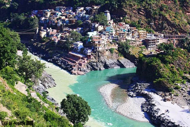 نقطة إلتقاء الانهار Confluence-of-the-Alaknanda-and-Bhagirathi-rivers-to-form-the-Ganges-at-Devprayag