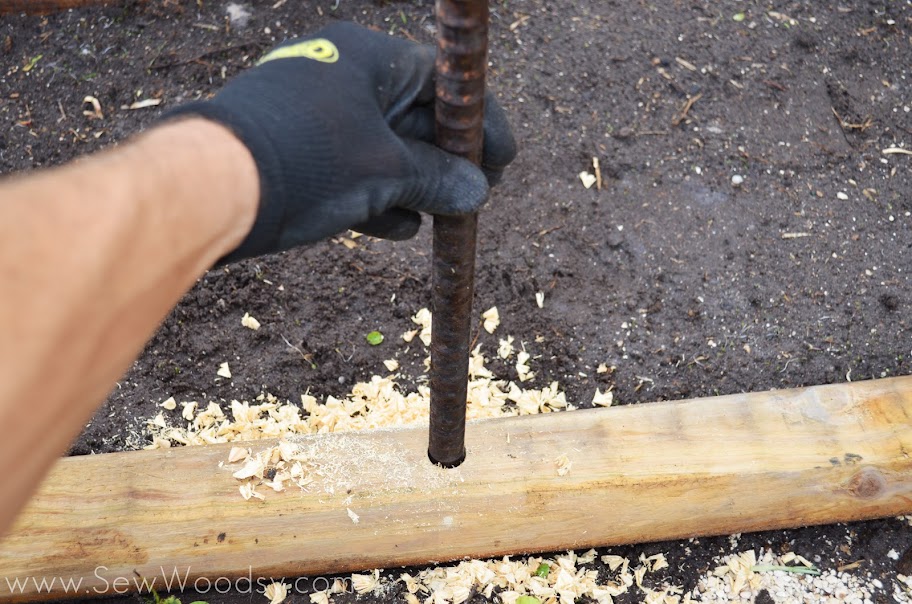 How to Build a Timber Garden Border + Vegetable Garden Tips from SewWoodsy.com #MiracleGroProject #DIY #Gardening