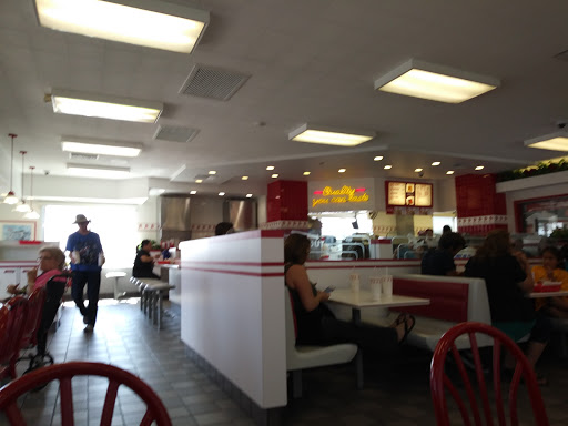 Hamburger Restaurant «In-N-Out Burger», reviews and photos, 1261 S Lone Hill Ave, Glendora, CA 91740, USA