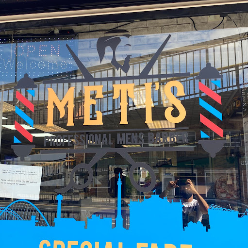Meti's Professional Mens Barber logo
