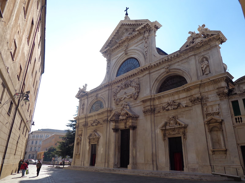 А включите-ка мне усилители качки! А подайте-ка белых пиджаков. Costa Paсifica февраль 13г