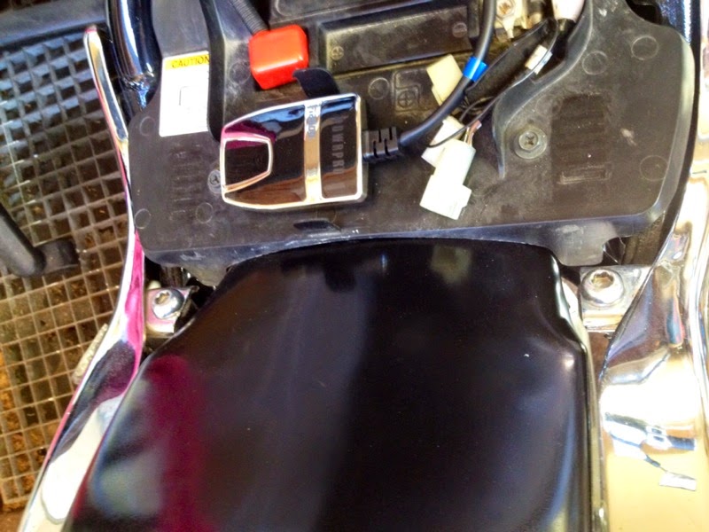 Custom fiberglass rear fender for M800 IMAGE_11