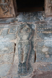 Scultpor Engraved, Tandaga temple