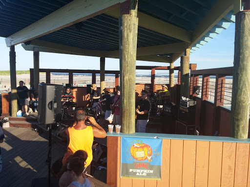 Restaurant «Beach Hut», reviews and photos, Ocean Pkwy, Babylon, NY 11707, USA