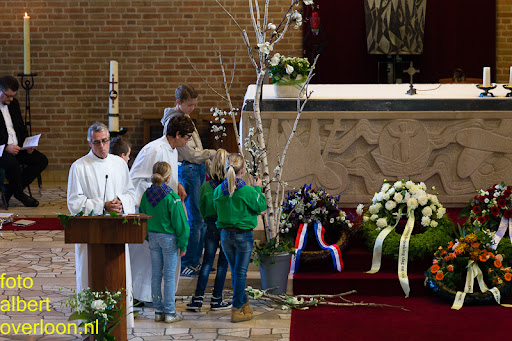 herdenkingsdienst en een stille tocht naar het Engelse kerkhof 12-10-2014 (24).jpg