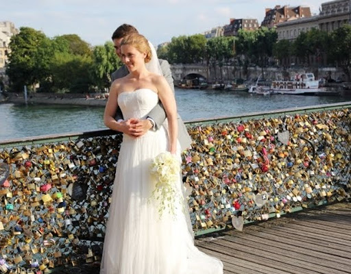 Paris simply locks in love … but keep the key handy! Pont Des Arts