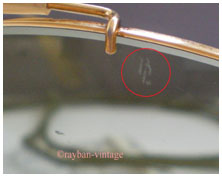 Détail de la gravure BL sur le verre d`une ray ban aviator outdoorsman