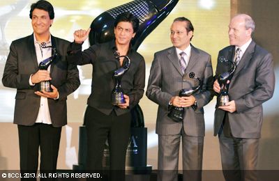 Actor Shah Rukh Khan unveils the 'Times of India Film Awards' trophy along with Jim Nickel (R) Acting Consul General and Deputy High Commissioner of Canada, Shiamak Davar, dance choreographer and  Vineet Jain, MD Times Group, at Bandra in Mumbai on January 29, 2013.
