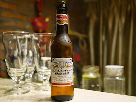 An bottle of American Budweiser with a Chinese label