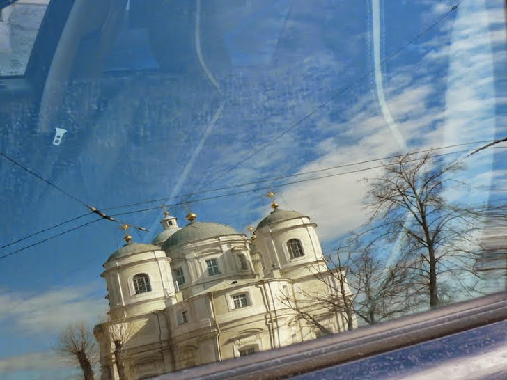 Взгляд сквозь лужу: отражения мира в фотографиях