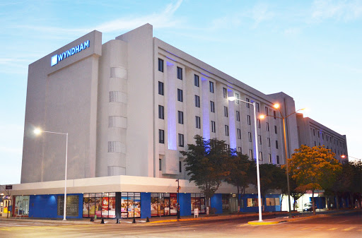 Wyndham Executivo Culiacán, Boulevard Francisco I. Madero esq. Álvaro Obregón, Centro, 80000 Culiacán Rosales, Sin., México, Hotel en el centro | SIN