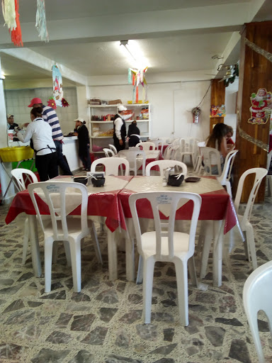 Restaurante El Forastero, Leonardo Bravo 31, Morelos 2da Secc, 54930 San Pablo de las Salinas, Méx., México, Restaurante familiar | EDOMEX