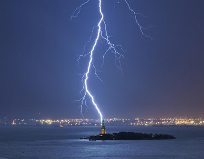 Lightning Strike - New York City (2010)