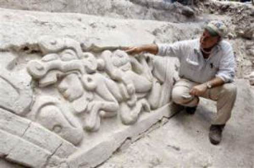 Ufo Experts Amazed By Mayan Panels Just Unearthed In Guatemala