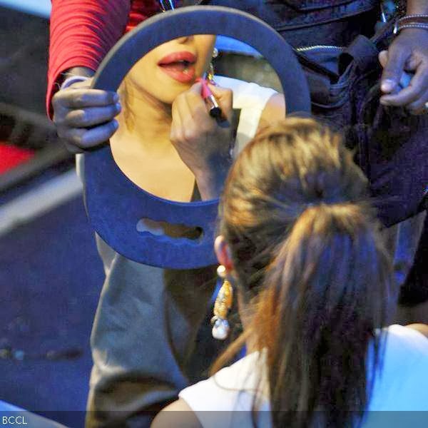 B'wood actress Priyanka Chopra captured painting her lips during the promotion of the movie Gunday, on the sets of TV show Dance India Dance, in Mumbai on February 3, 2014. (Pic: Viral Bhayani)