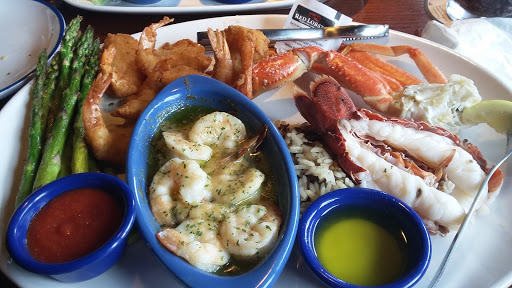Seafood Restaurant «Red Lobster», reviews and photos, 243 Cox Creek Pkwy, Florence, AL 35630, USA