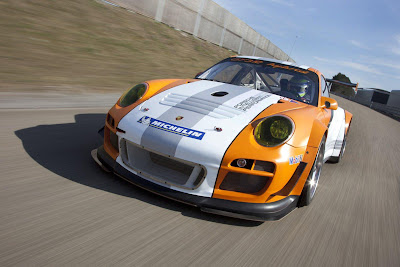 Porsche_911_GT3_R_Hybrid_2.0_2011_1600x1067_Front_Angle_02