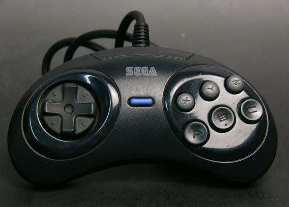 6B Pad do Mega Drive japonês. Na versão nacional, o Start era cinza. 6B Pad do Mega Drive japonês. Na versão nacional, o Start era cinza.
