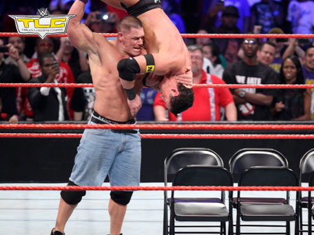 WWE-TLC-2010-4.jpg