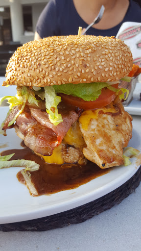 Gibson's Gourmet Burgers & Ribs