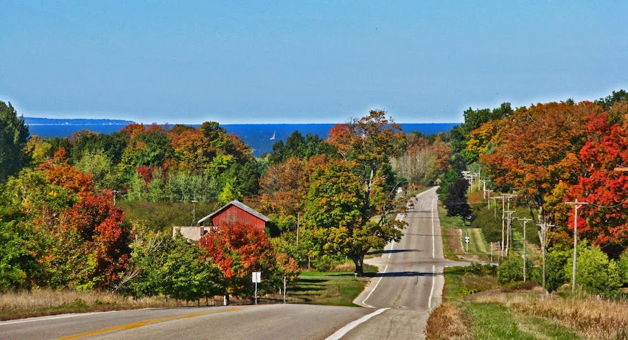 Fall highway in the Old Mission Peninsula, Traverse City