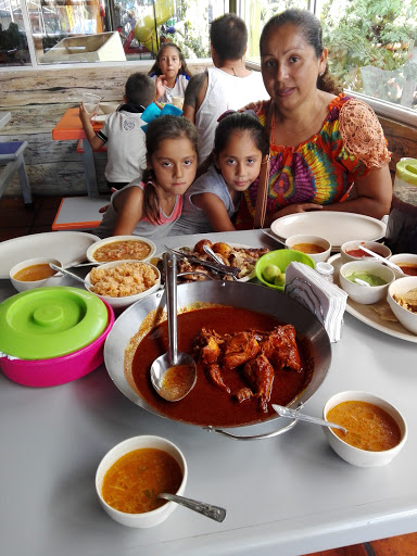 Pollo Fiesta, Av Elías Zamora 126, Valle de Las Garzas, I, 28219 Manzanillo, Col., México, Restaurante de comida para llevar | COL