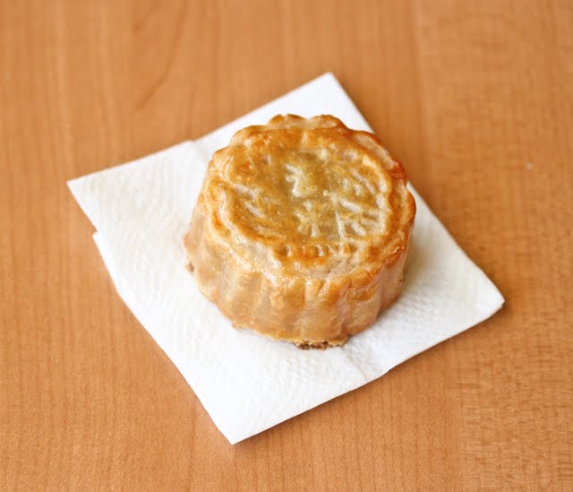 close-up photo of a mooncake