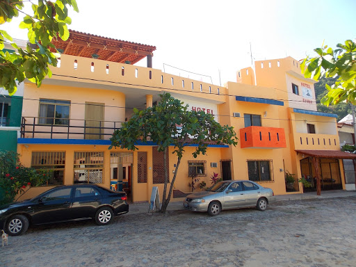 Hotel Bahía Melaque, Legazpi 5, Centro, 48980 San Patricio, Jal., México, Alojamiento en interiores | JAL