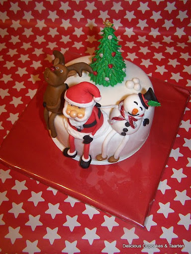 Taart met Kerstman, Sneeuwpop, Rendier en Kerstboom.jpg