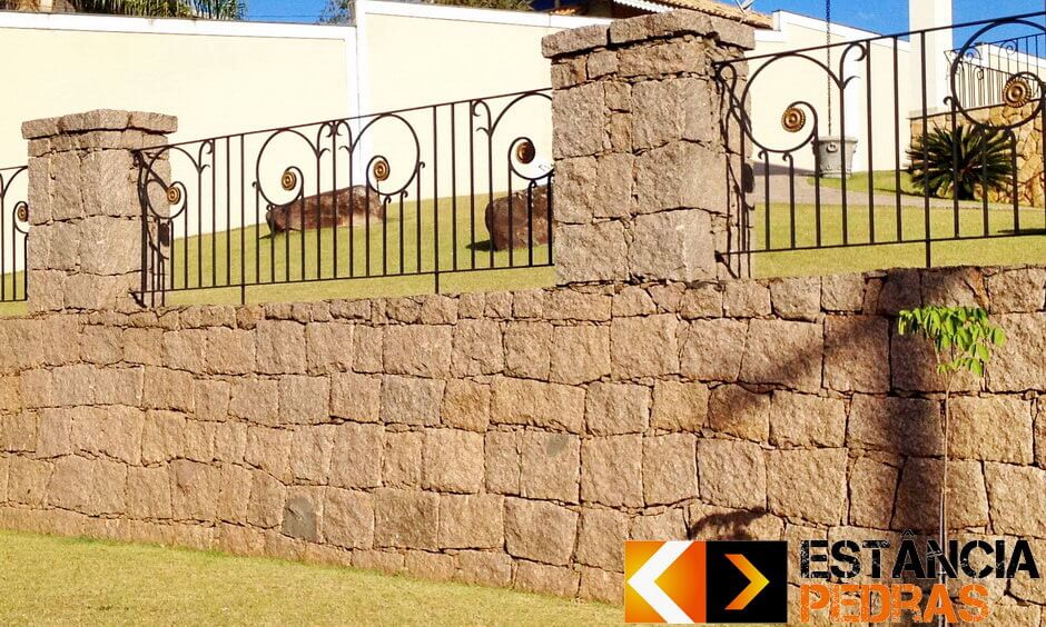 Muro de pedra bruta: beleza, resistência e durabilidade!
