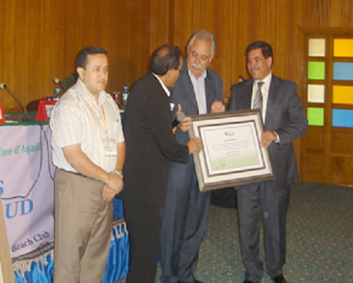 تكريم عمدة اكادير طارق القباج خلال الايام الطبية الرياضية الثانية باكادير 1162011-cb832