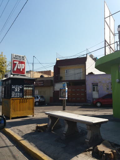 SITIO 32, Esq. Avenida Ávila Camacho, Calle Sinaloa, Mezquitan, 44260 Guadalajara, Jal., México, Taxis | JAL