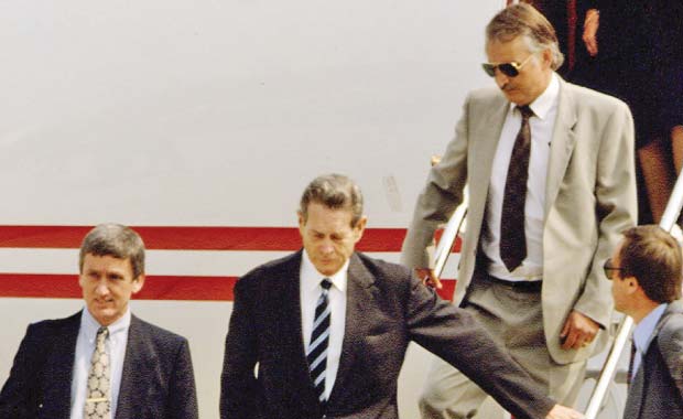 Regele Mihai la revenirea în ţară în 1992 Regele Mihai la revenirea în ţară în 1992