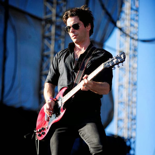 Kelly Jones of British band Stereophonics performs during the the second day of the Corona Capital Music Fest at the Hermanos Rodriguez racetrack, in Mexico City, on October 13, 2013.