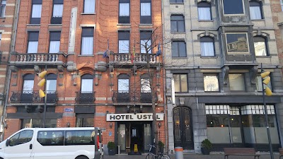 Photos of Floris Ustel Midi Hotel