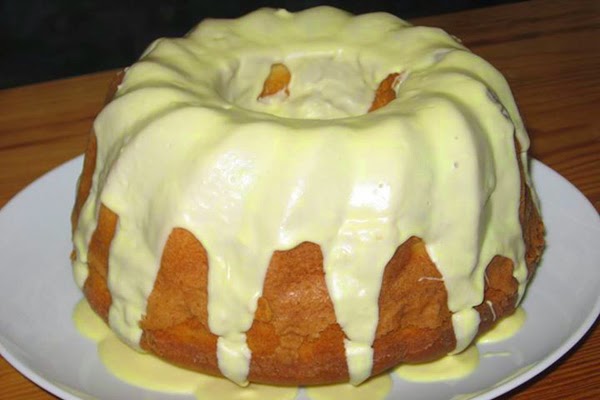 Bolo de Abacaxi com Chocolate Branco