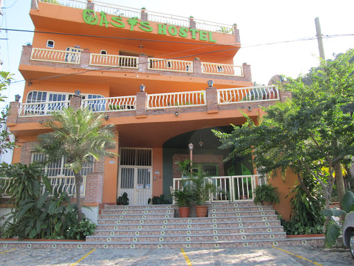 Oasis Hostel, Av.Luis Donaldo Colosio #222, Col.Benito Juarez, 48389 Puerto Vallarta, Jal., México, Alojamiento en interiores | JAL