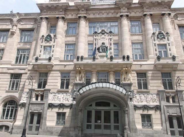 Budapest I: llegada; Visitas Parlamento & Ópera; Musical - En SOLITARIO por Rumanía, Hungría, Eslovaquia & Chequia (27)
