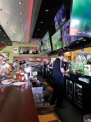 Sports Bar «Jake n JOES Sports Grille - Waltham», reviews and photos, 70 Market Pl Dr, Waltham, MA 02451, USA
