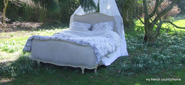 daybed in the garden with curtains