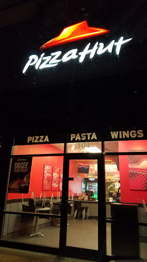 Pizza Restaurant «Pizza Hut», reviews and photos, 7000 Burroughs Ave, Plano, IL 60545, USA