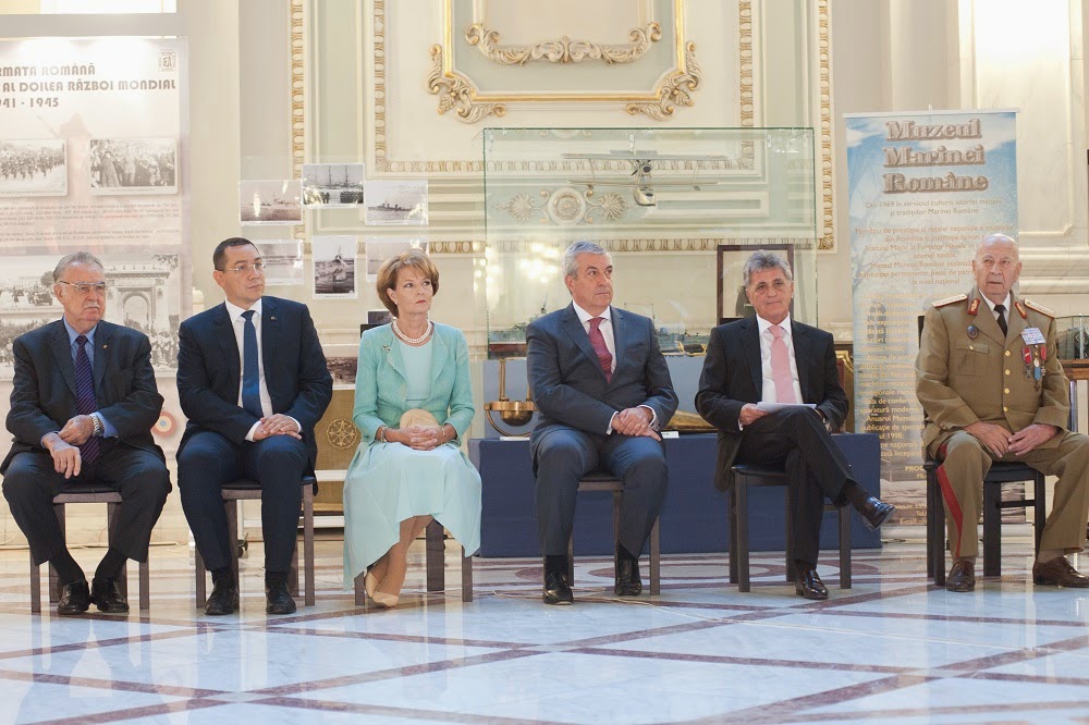 FOTO Principesa Margareta, la expoziția 70 de ani de la luptele de eliberare a teritoriului național, la Senatul României Principesa Margareta, la expoziția 70 de ani de la luptele de eliberare a teritoriului național, la Senatul României