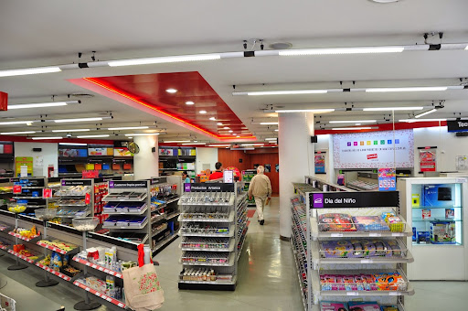 Staples Santa Fe y Pueyrredón