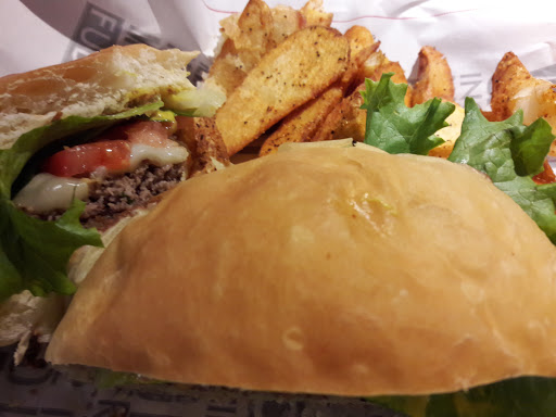 Hamburger Restaurant «Fuddruckers», reviews and photos, 415 W Slaughter Ln, Austin, TX 78748, USA