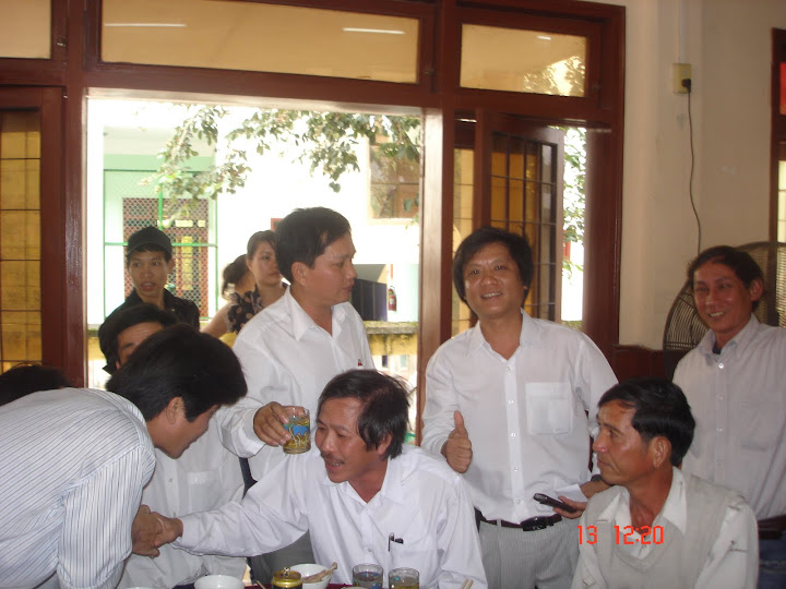 Chào mừng Ngày nhà giáo Việt Nam 20/11 2010 - Page 3 DSC00048