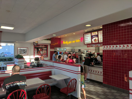 Hamburger Restaurant «In-N-Out Burger», reviews and photos, 2600 Stearns St, Simi Valley, CA 93063, USA